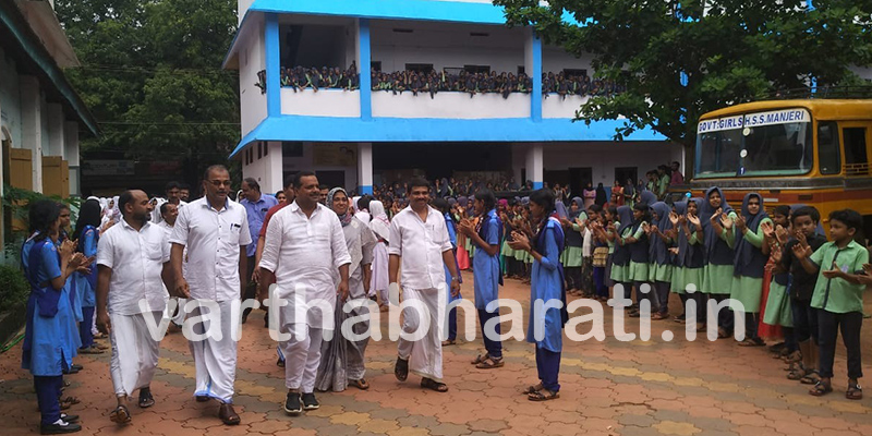 ಮಗಳು ಕಲಿಯುವ ಕೇರಳದ ಸರಕಾರಿ ಶಾಲೆಗೆ ನಗರಾಭಿವೃದ್ಧಿ ಸಚಿವರ ಭೇಟಿ
