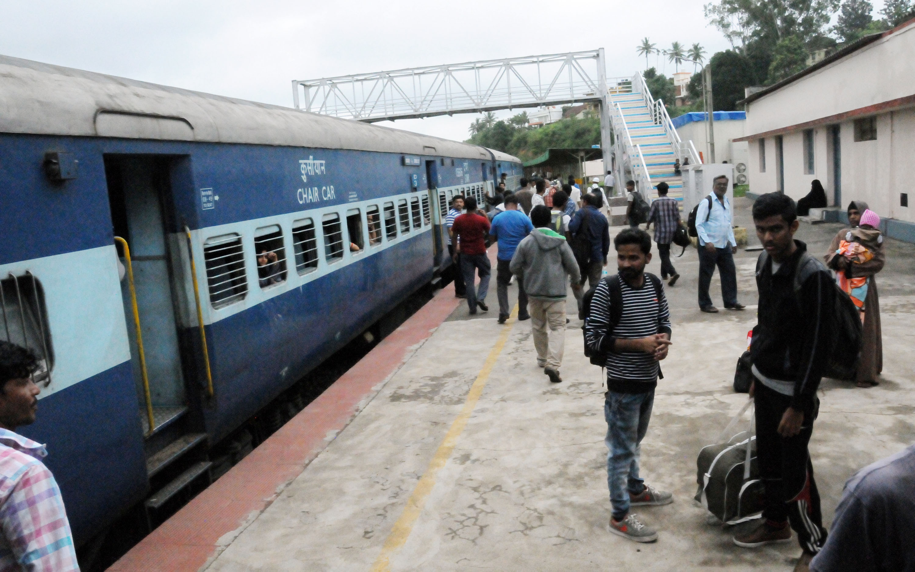 ಸಕಲೇಶಪುರ : ಚಾಕು ತೋರಿಸಿ ವೃದ್ಧೆಯ ಚಿನ್ನಾಭರಣ ದೋಚಿದ ದುಷ್ಕರ್ಮಿಗಳು