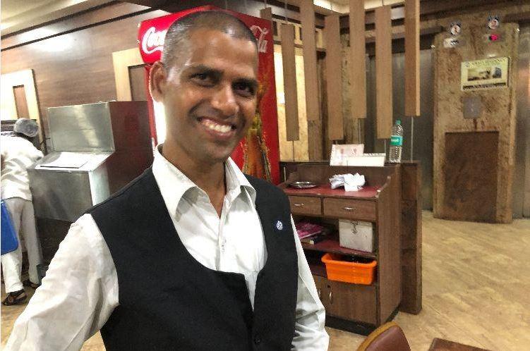 ಗ್ರಾಹಕ ಹೊಟೇಲ್ ನಲ್ಲಿ ಬಿಟ್ಟುಹೋಗಿದ್ದ 25 ಲಕ್ಷ ರೂ. ಮರಳಿಸಿದ ಸಿಬ್ಬಂದಿ!