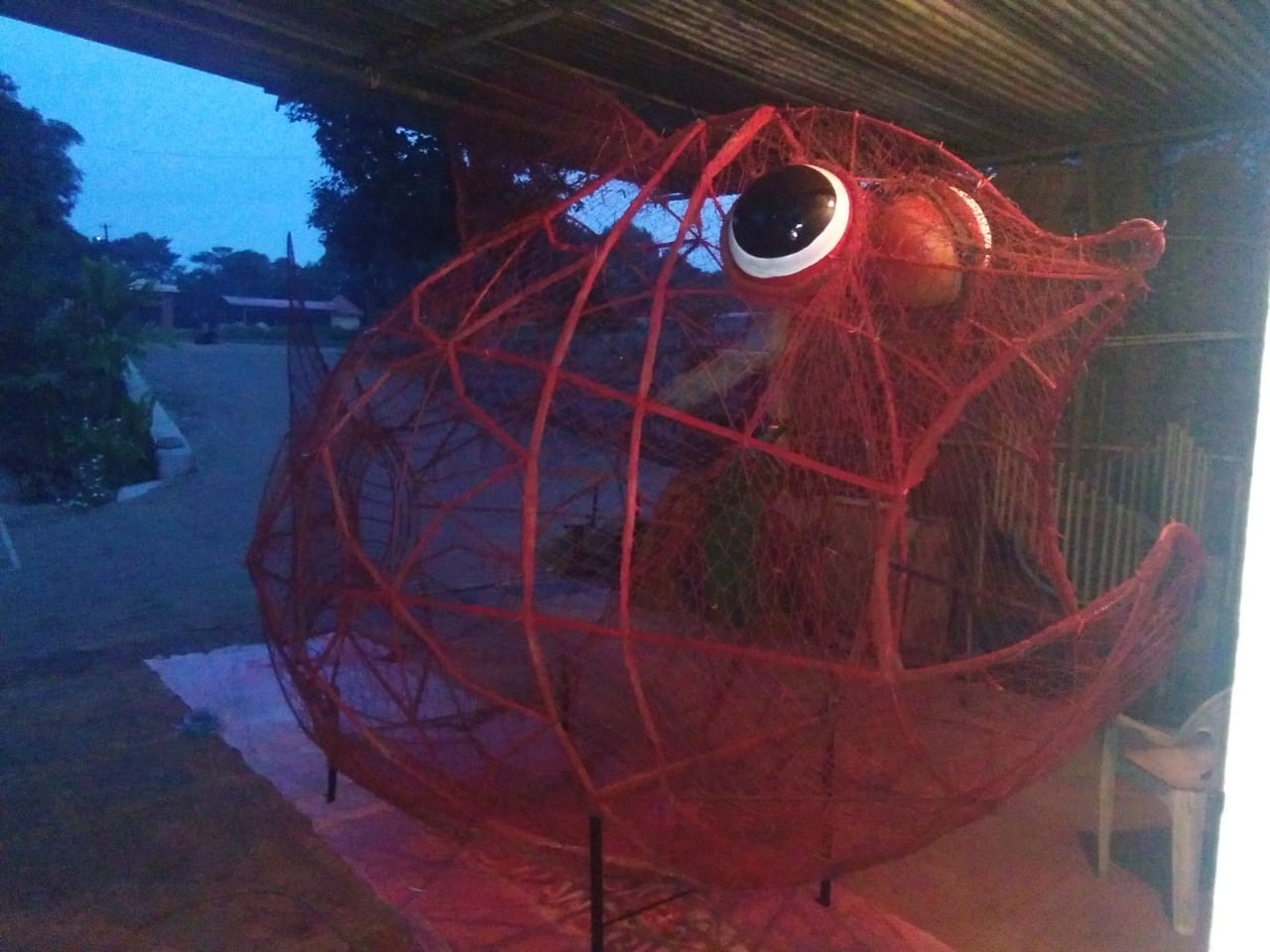 ಮಲ್ಪೆ ಬೀಚ್‌ನಲ್ಲಿ ಜನಜಾಗೃತಿ ಮೂಡಿಸುವ ‘ಸಾಗರ ತ್ಯಾಜ್ಯಕ್ಕೆ ನಾಶವಾಗುವ ಮೀನಿನ ಕಲಾಕೃತಿ’