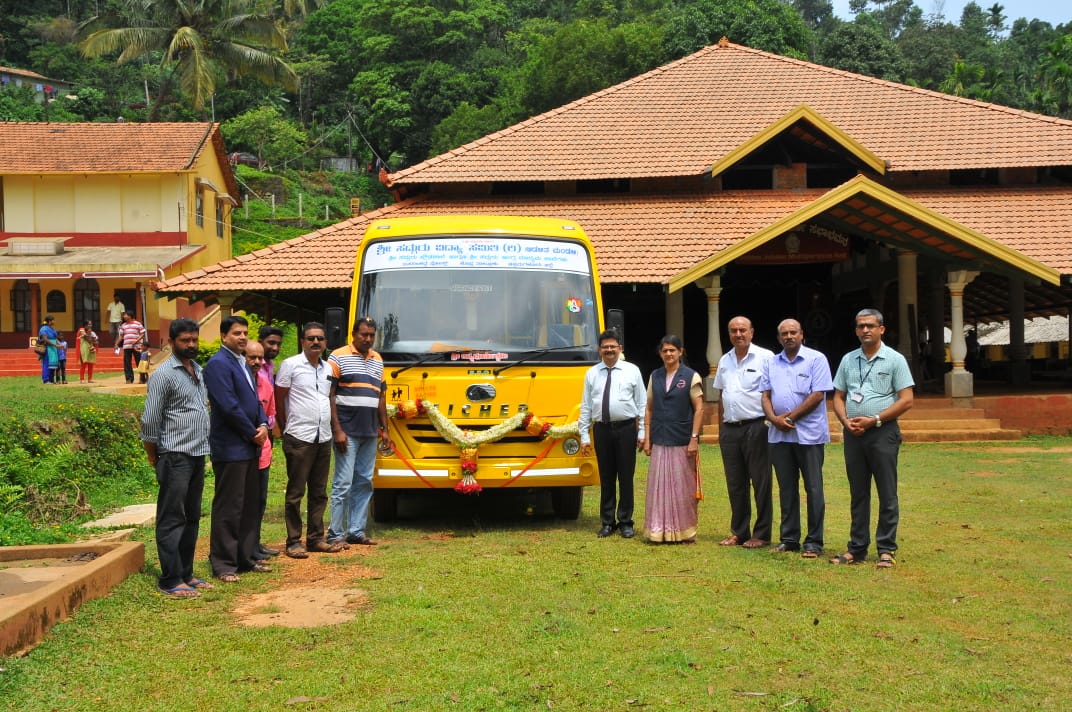 ಜಯಪುರ: ಸದ್ಗುರು ಶಾಲೆಗೆ ಕರ್ನಾಟಕ ಬ್ಯಾಂಕ್‍ನಿಂದ ಶಾಲಾ ವಾಹನ ಕೊಡುಗೆ