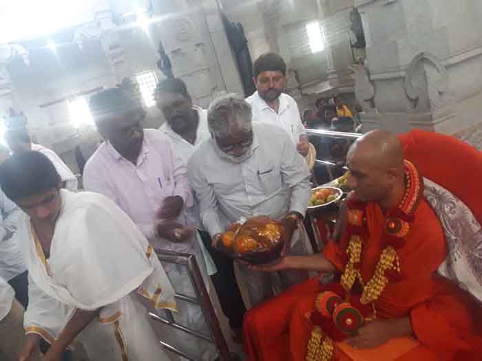 ನಾಗಮಂಗಲ: ಆದಿಚುಂಚನಗಿರಿ ಶ್ರೀಗಳ ಆಶೀರ್ವಾದ ಪಡೆದ ಶಾಸಕ ಎನ್.ಮಹೇಶ್