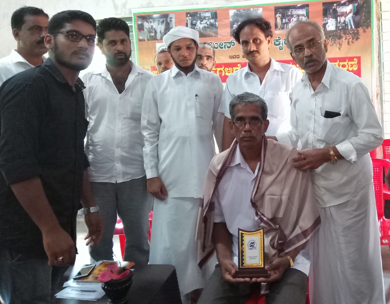 ಕೈರಂಗಳ ಅಲ್ ಅಮೀನ್ ಫ್ರೆಂಡ್ಸ್ ವತಿಯಿಂದ ಪುಸ್ತಕ ವಿತರಣೆ