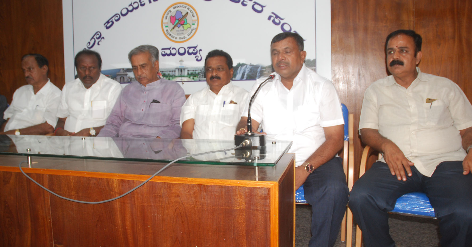 ಪ್ರಸ್ತುತ ಪರಿಸ್ಥಿತಿಯಲ್ಲಿ ತ್ಯಾಗ ಮನೋಭಾವ ಬೇಕು: ಸಚಿವ ಸ್ಥಾನಕಾಂಕ್ಷಿಗಳಿಗೆ ಬಸವರಾಜ ಹೊರಟ್ಟಿ ಸಲಹೆ