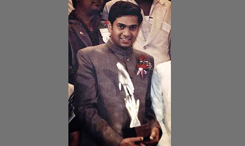 20 ಪದವಿಗಳನ್ನು ಪಡೆದು, ದೇಶದ ಅತಿ ವಿದ್ಯಾವಂತ ಐಎಎಸ್ ಅಧಿಕಾರಿಯಾಗಿದ್ದ ಡಾ. ಶ್ರೀಕಾಂತ್ ಜಿಕ್ಖರ್ 20 ಪದವಿಗಳನ್ನು ಪಡೆದು, ದೇಶದ ಅತಿ ವಿದ್ಯಾವಂತ ಐಎಎಸ್ ಅಧಿಕಾರಿಯಾಗಿದ್ದ ಡಾ. ಶ್ರೀಕಾಂತ್ ಜಿಕ್ಖರ್