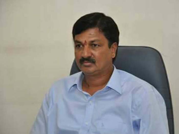 ಸತೀಶ್‌ಗೆ ಸಚಿವ ಸ್ಥಾನ ಬಿಟ್ಟುಕೊಡಲು ಸಿದ್ಧ: ರಮೇಶ್ ಜಾರಕಿಹೊಳಿ