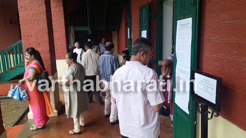 ಪದವೀಧರರ, ಶಿಕ್ಷಕರ ಕ್ಷೇತ್ರದ ಚುನಾವಣೆ: ನೀರಸ ಪ್ರತಿಕ್ರಿಯೆ ಪದವೀಧರರ, ಶಿಕ್ಷಕರ ಕ್ಷೇತ್ರದ ಚುನಾವಣೆ: ನೀರಸ ಪ್ರತಿಕ್ರಿಯೆ