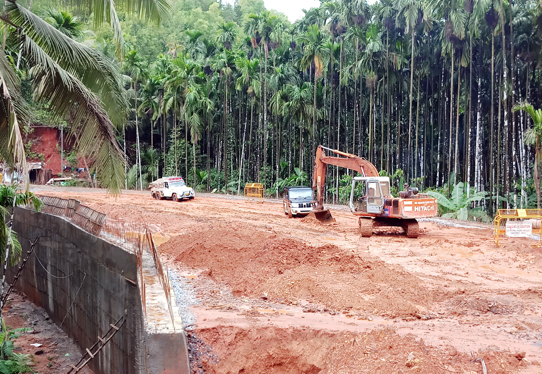 ಕೆಸರುಮಯವಾದ ಸುಬ್ರಹ್ಮಣ್ಯ ಮಂಜೇಶ್ವರ ರಾಜ್ಯ ಹೆದ್ದಾರಿ