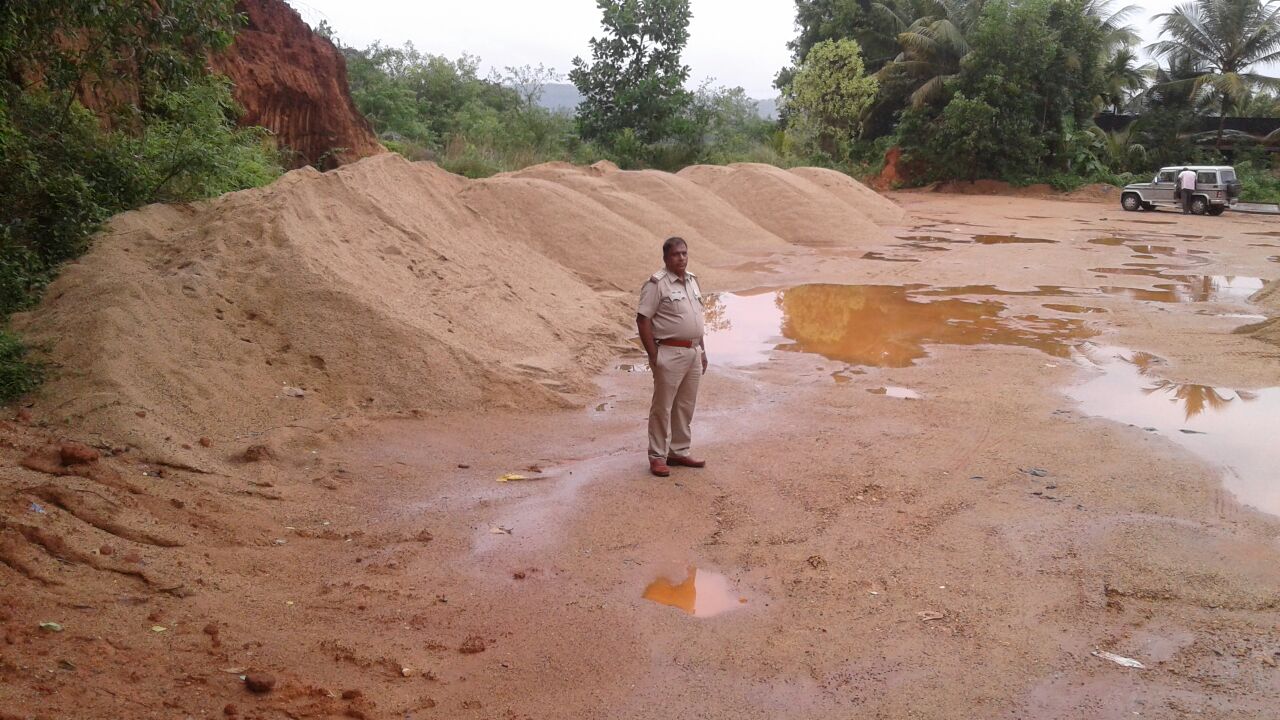 ಸಿಸಿಬಿ ಪೊಲೀಸರ ಕಾರ್ಯಾಚರಣೆ: 22 ಲೋಡ್ ಮರಳು ವಶಕ್ಕೆ