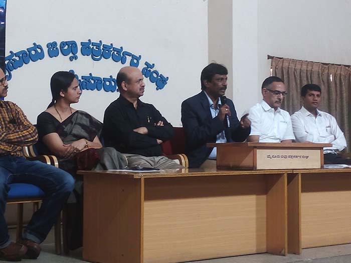 ಮುಂಗಾರು ಆರಂಭವಾಗಿದ್ದು, ಡೆಂಗ್ ಬಗ್ಗೆ ಜಾಗೃತರಾಗಿರಿ: ಮೈಸೂರು ಜಿಲ್ಲಾ ಆರೋಗ್ಯಾಧಿಕಾರಿ ಸೂಚನೆ ಮುಂಗಾರು ಆರಂಭವಾಗಿದ್ದು, ಡೆಂಗ್ ಬಗ್ಗೆ ಜಾಗೃತರಾಗಿರಿ: ಮೈಸೂರು ಜಿಲ್ಲಾ ಆರೋಗ್ಯಾಧಿಕಾರಿ ಸೂಚನೆ