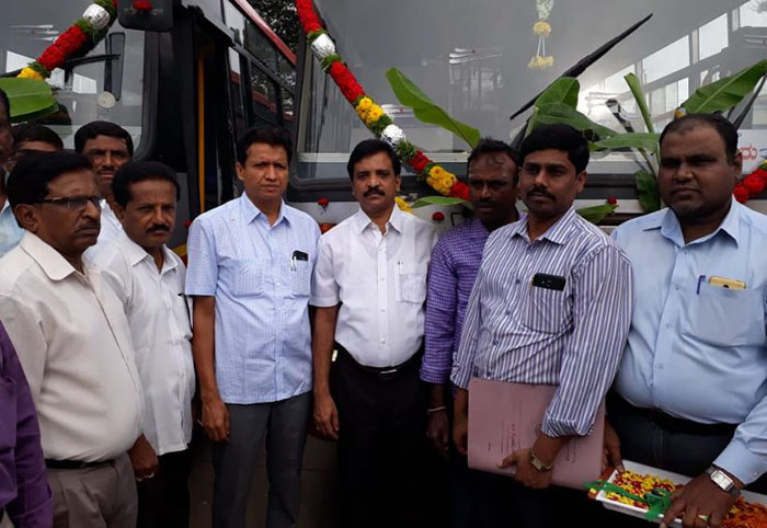 ತುಮಕೂರು: ​ಬೆಂಗಳೂರಿಗೆ ಸಂಪರ್ಕ ಕಲ್ಪಿಸುವ ಬಸ್ ಸಂಚಾರಕ್ಕೆ ಶಾಸಕ ಜ್ಯೋತಿಗಣೇಶ್ ಚಾಲನೆ