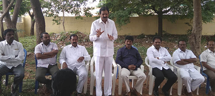 ಸಮ್ಮಿಶ್ರ ಸರ್ಕಾರ ಅಲುಗಾಡುತ್ತಿದೆ, ಯಾವಾಗ ಬೇಕಾದರೂ ಬೀಳಬಹುದು: ಮಾಜಿ ಸಚಿವ ಬಿ.ಎನ್ ಬಚ್ಚೇಗೌಡ