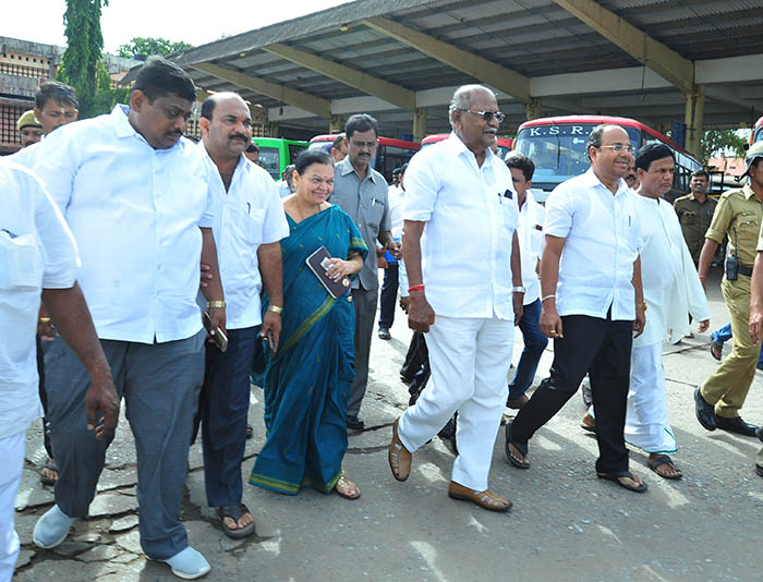 ಸಂಸ್ಥೆಯ ಆದಾಯಕ್ಕೆ ಪೆಟ್ಟು ನೀಡುತ್ತಿರುವ ಖಾಸಗಿ ಬಸ್‍ಗಳ ಹಾವಳಿ ತಡೆಗೆ ಕ್ರಮ: ಸಾರಿಗೆ ಸಚಿವ ಡಿ.ಸಿ ತಮ್ಮಣ್ಣ