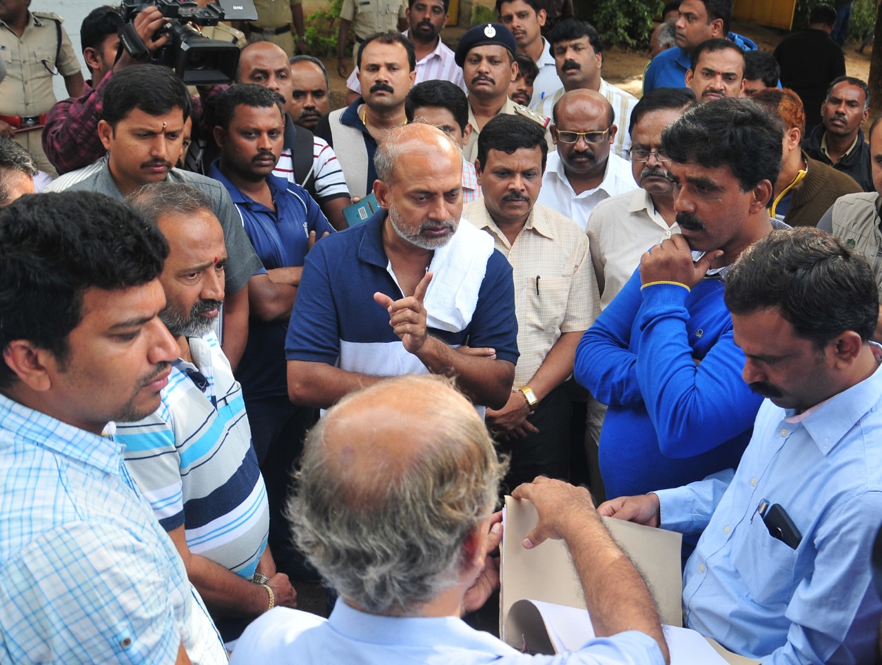 ರೇಸ್‍ಕೋರ್ಸ್ ಸ್ಥಳಾಂತರ ಖಚಿತ, ಯಾವುದೇ ಪ್ರಭಾವಕ್ಕೂ ಹೆದರುವುದಿಲ್ಲ: ಸಚಿವ ಸಾ.ರಾ.ಮಹೇಶ್