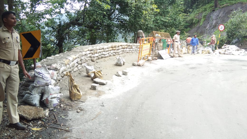 ಕುಸಿದ ಆಗುಂಬೆ ಘಾಟಿಯ ದುರಸ್ತಿ: ಸಂಚಾರಕ್ಕೆ ಅವಕಾಶ