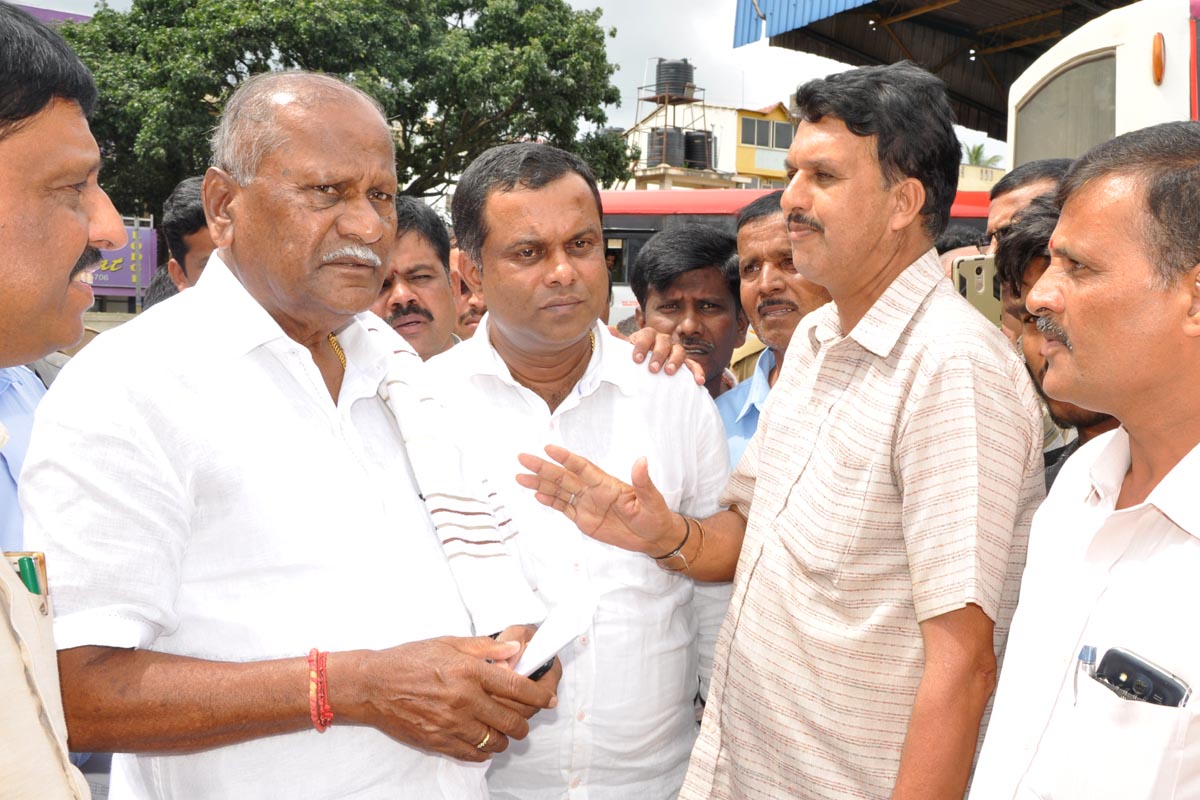 ಚಿಕ್ಕಮಗಳೂರು: ದತ್ತಪೀಠಕ್ಕೆ ಮಿನಿಬಸ್ ಒದಗಿಸಲು ಸಚಿವರಿಗೆ ಮನವಿ