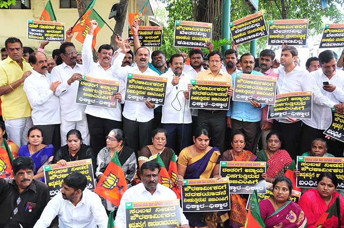 ಬಿಬಿಎಂಪಿ ಪೌರ ಕಾರ್ಮಿಕ ಆತ್ಮಹತ್ಯೆ ಪ್ರಕರಣ: ಪತ್ನಿಗೆ ಸರಕಾರಿ ಉದ್ಯೋಗ ನೀಡಲು ಬಿಜೆಪಿ ಒತ್ತಾಯ