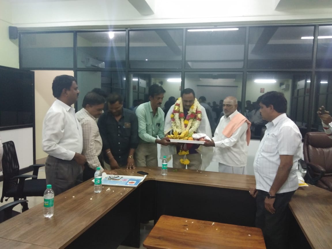 ಹನೂರು: ಮಲೈಮಹದೇಶ್ವರಸ್ವಾಮಿ ಅಭಿವೃದ್ದಿ ಪ್ರಾಧಿಕಾರ ವತಿಯಿಂದ ಬೀಳ್ಕೊಡುಗೆ