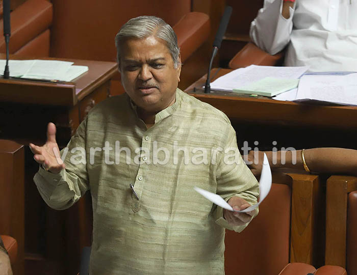 ಮೈತ್ರಿ ಸರಕಾರ ಕುರುಡರು, ಕುಂಟರನ್ನು ಹೊತ್ತು ಸಾಗಿದಂತೆ ನಡೆಯುತ್ತಿದೆ: ಶಾಸಕ ಗೋವಿಂದ ಕಾರಜೋಳ