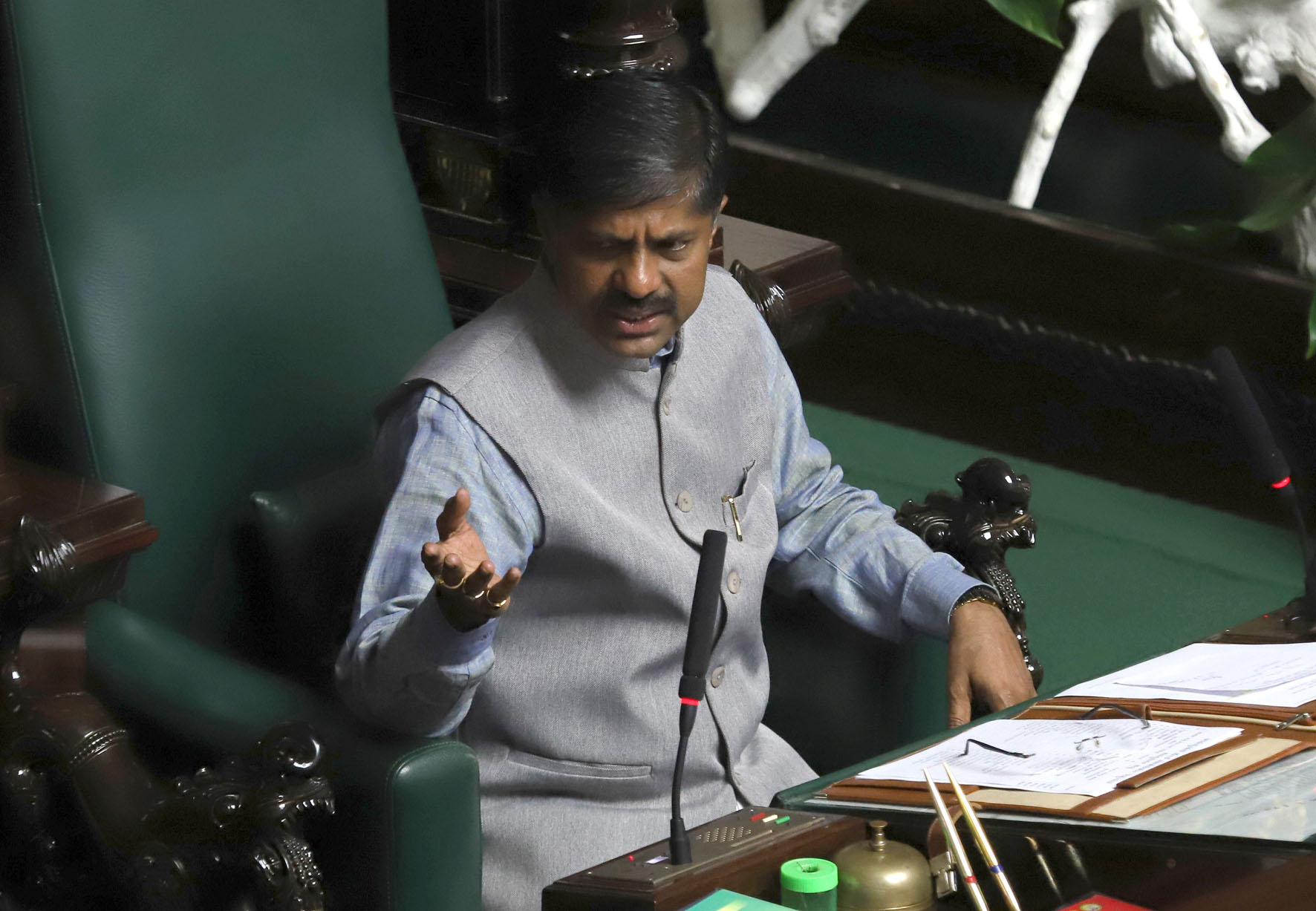 ಭಡ್ತಿ ಮೀಸಲಾತಿ ಕಾಯ್ದೆ ಅನುಷ್ಠಾನದ ಕುರಿತು ಚರ್ಚೆಗೆ ಶಾಸಕರ ಪಟ್ಟು