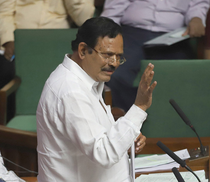 ತಂತಿ ಮೇಲಿಂದ ಕೆಳಗೆ ಬಿದ್ದರೆ ಕತ್ತೆಯೊಂದಿಗೆ ಮದುವೆ!