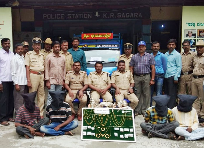 ಮಂಡ್ಯ: ನಾಲ್ವರು ಮನೆಗಳ್ಳರ ಬಂಧನ; 18.56 ಲಕ್ಷ ರೂ. ಮೌಲ್ಯದ ಸೊತ್ತು ವಶ