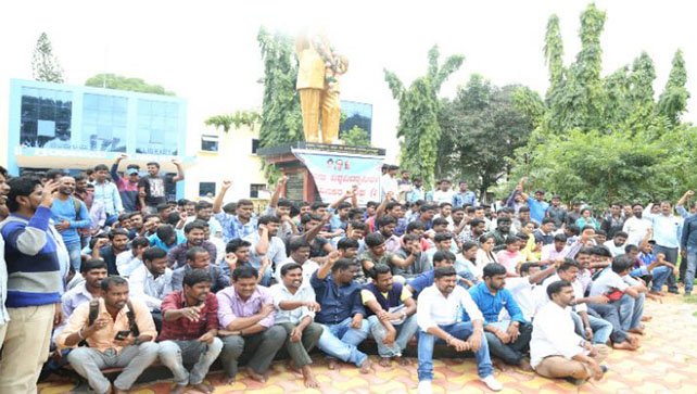 ಮೈಸೂರು ವಿವಿ: ಅಧಿಕಾರಿಗಳ ವಿರುದ್ಧ ಕ್ರಮಕ್ಕೆ ಒತ್ತಾಯಿಸಿ ಸಂಶೋಧಕರ ಸಂಘದ ವತಿಯಿಂದ ಧರಣಿ