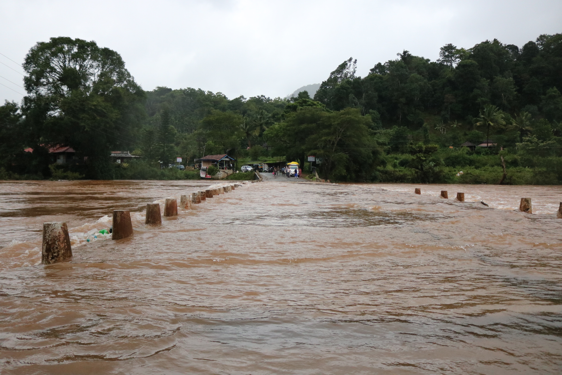 ಚಿಕ್ಕಮಗಳೂರು: ಮುಂದುವರೆದ ಮಳೆ ಅವಾಂತರ; ಹಲವೆಡೆ ಮರ ಬಿದ್ದು ರಸ್ತೆ ಸಂಚಾರ ಬಂದ್