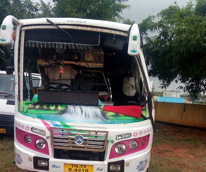 ಚಾಮರಾಜನಗರ: ಮಿನಿ ಬಸ್ ಪಲ್ಟಿ; ಮಗು ಮೃತ್ಯು, ಐವರಿಗೆ ಗಾಯ
