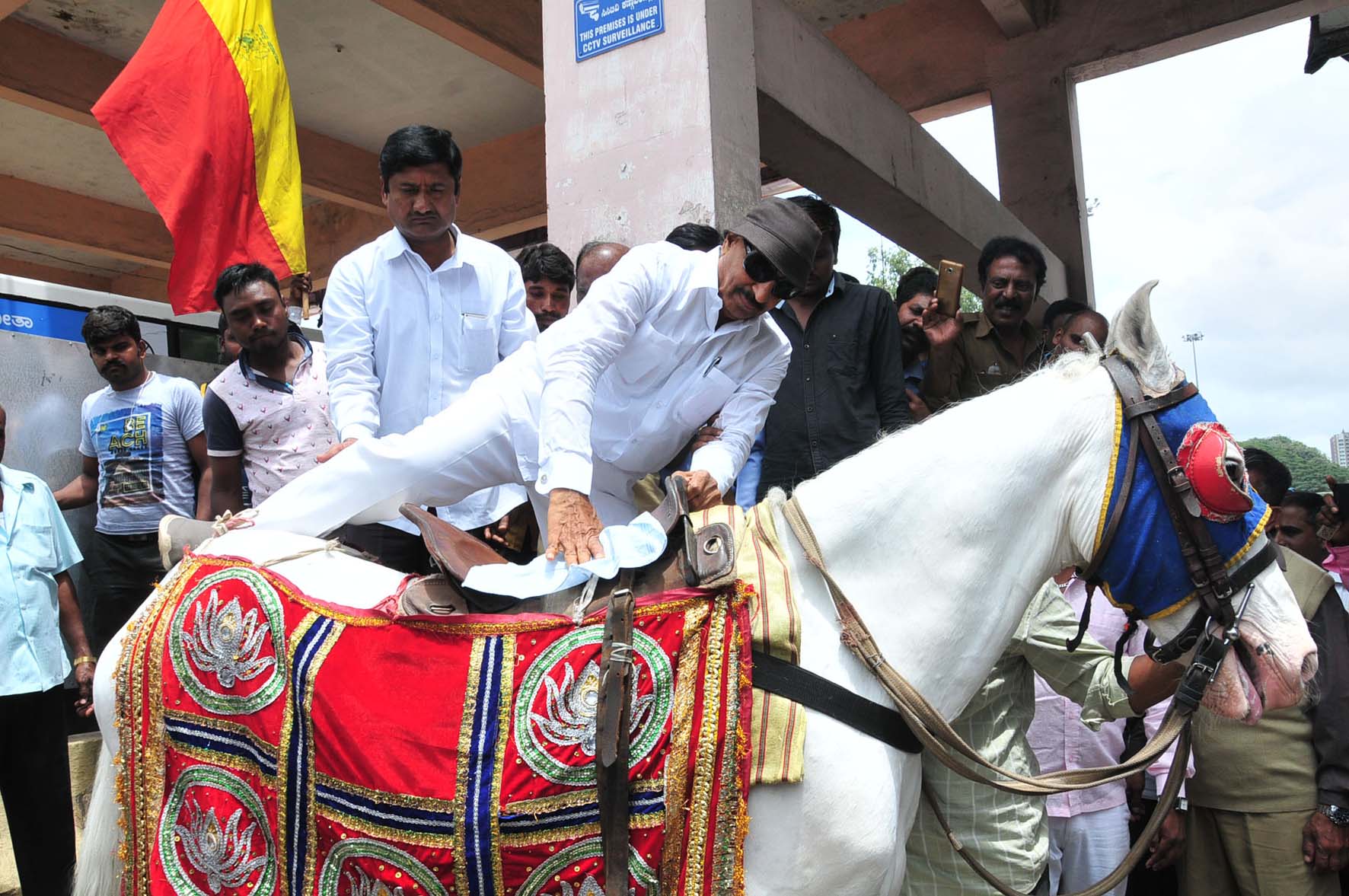 ಬೆಂಗಳೂರು: ಉಚಿತ ಬಸ್‌ಪಾಸ್ ನೀಡಲು ಆಗ್ರಹಿಸಿ ಪ್ರತಿಭಟನೆ