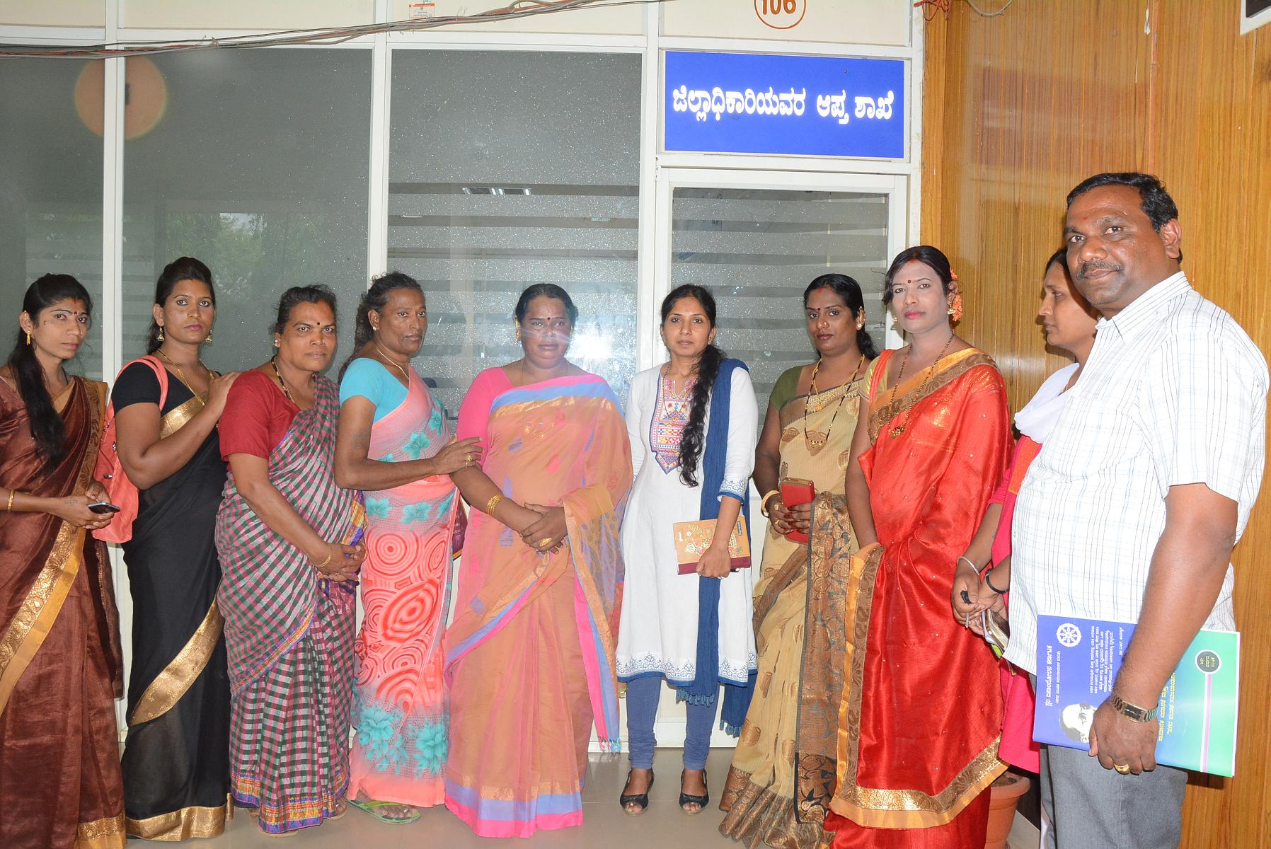 ತುಮಕೂರು: ಮಂಗಳಮುಖಿಯರಿಗೆ ಸೂರು ಕಲ್ಪಿಸಿದ ಜಿಲ್ಲಾಧಿಕಾರಿಗೆ ಅಭಿನಂದನೆ