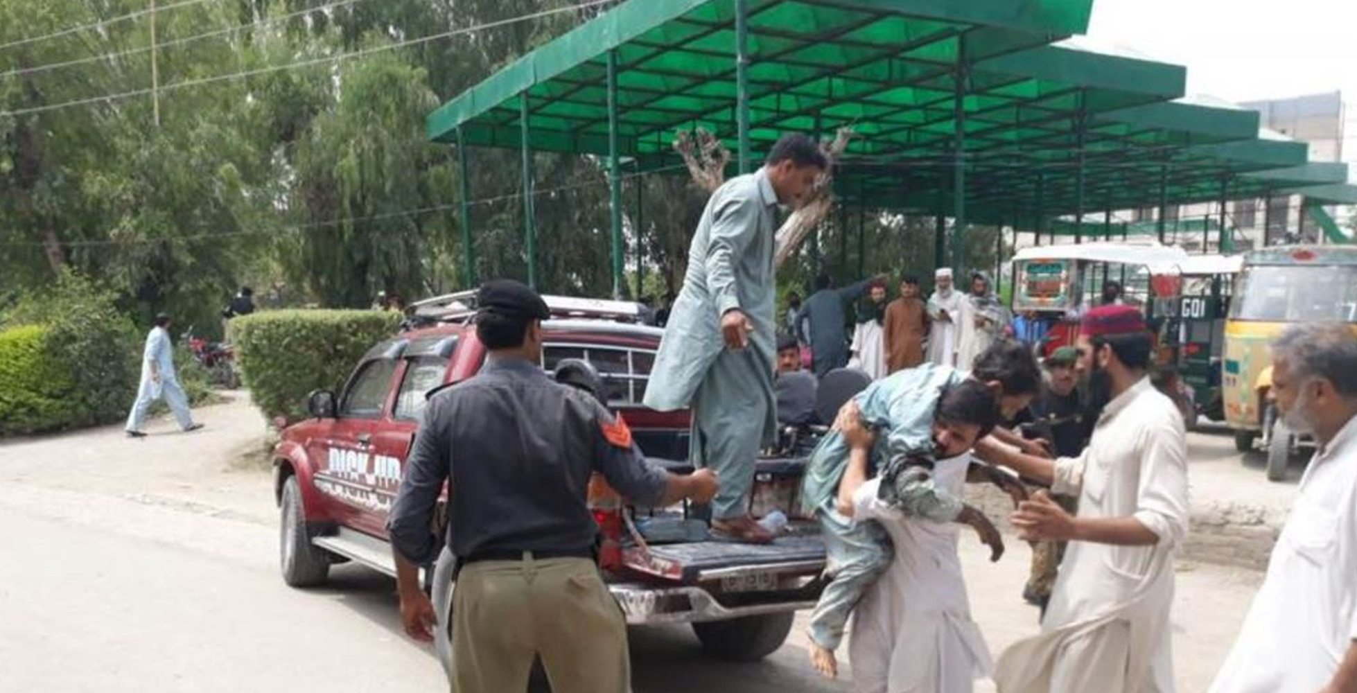 ಪಾಕ್: ಚುನಾವಣಾ ಪ್ರಚಾರಗಳಲ್ಲಿ ಸ್ಫೋಟ; 90 ಸಾವು