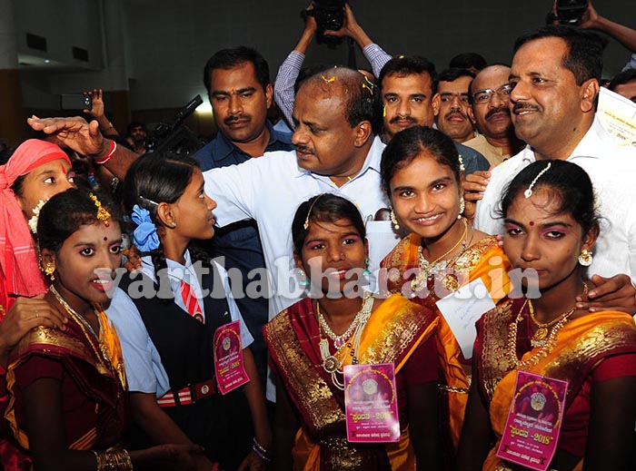 ಮಾಧ್ಯಮದವರಿಗೆ ನಮ್ಮ ಮೇಲೆ ಯಾಕಿಷ್ಟು ಅಸೂಯೆ: ಸಿಎಂ ಕುಮಾರಸ್ವಾಮಿ ಪ್ರಶ್ನೆ