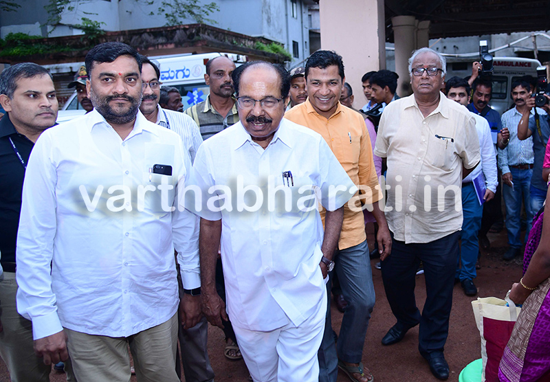 ಲೇಡಿಗೋಶನ್ ಆಸ್ಪತ್ರೆಗೆ ಮೊಯ್ಲಿ ನೇತೃತ್ವದ ಸಂಸದೀಯ ಸ್ಥಾಯಿ ಸಮಿತಿ ಭೇಟಿ