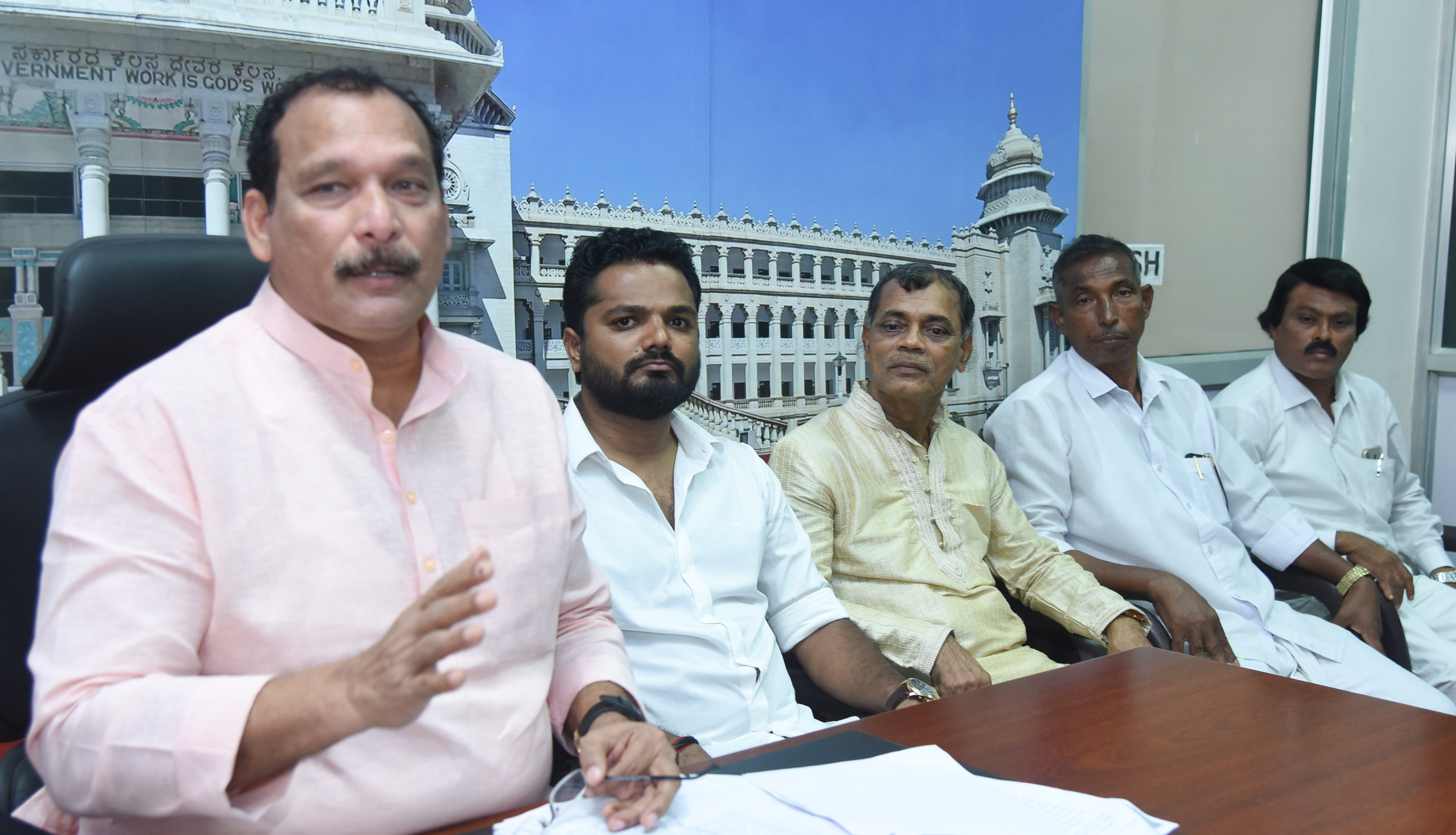 ​40 ಕಿ.ಮೀ. ರಸ್ತೆ ಮಾಡಿಸಲಾಗದ ಸಂಸದರು ನಮಗೆ ಯಾಕೆ ಬೇಕು: ಐವನ್ ಡಿಸೋಜ ಪ್ರಶ್ನೆ