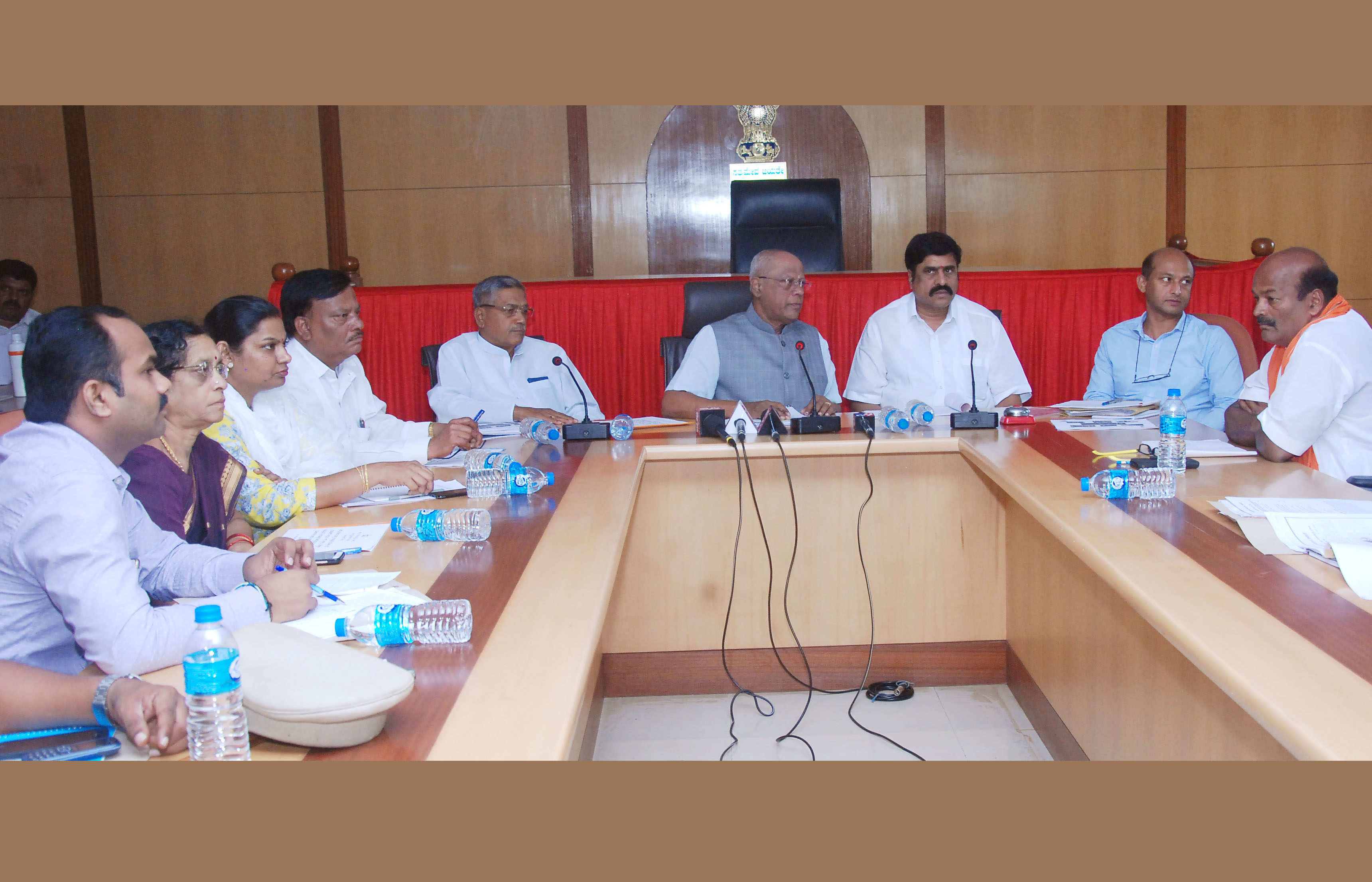 ದಾವಣಗೆರೆ: ಸಂಸದರು-ಶಾಸಕರ ನೇತೃತ್ವದಲ್ಲಿ ಸಭೆ; ರೈಲ್ವೆ ಮೇಲ್ಸೆತುವೆಗೆ ಅಂತಿಮ ನಕ್ಷೆ ನೀಡಲು 15 ದಿನ ಗಡುವು