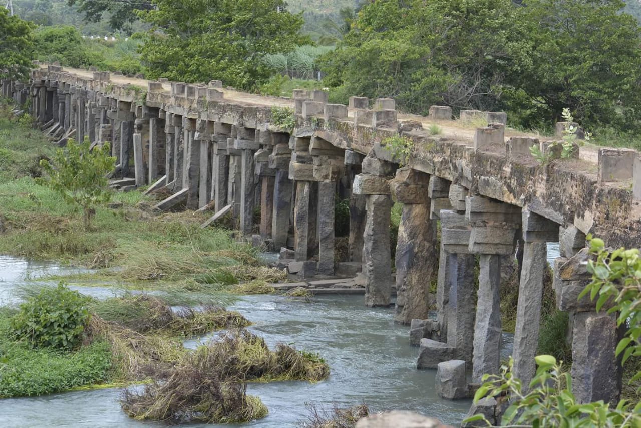 ಚಾಮರಾಜನಗರ: ನೀರಿನ ರಭಸಕ್ಕೆ ಕೊಚ್ಚಿ ಹೋದ ಬ್ರಿಟೀಷರ ಕಾಲದ ವೆಸ್ಲೀ ಸೇತುವೆ