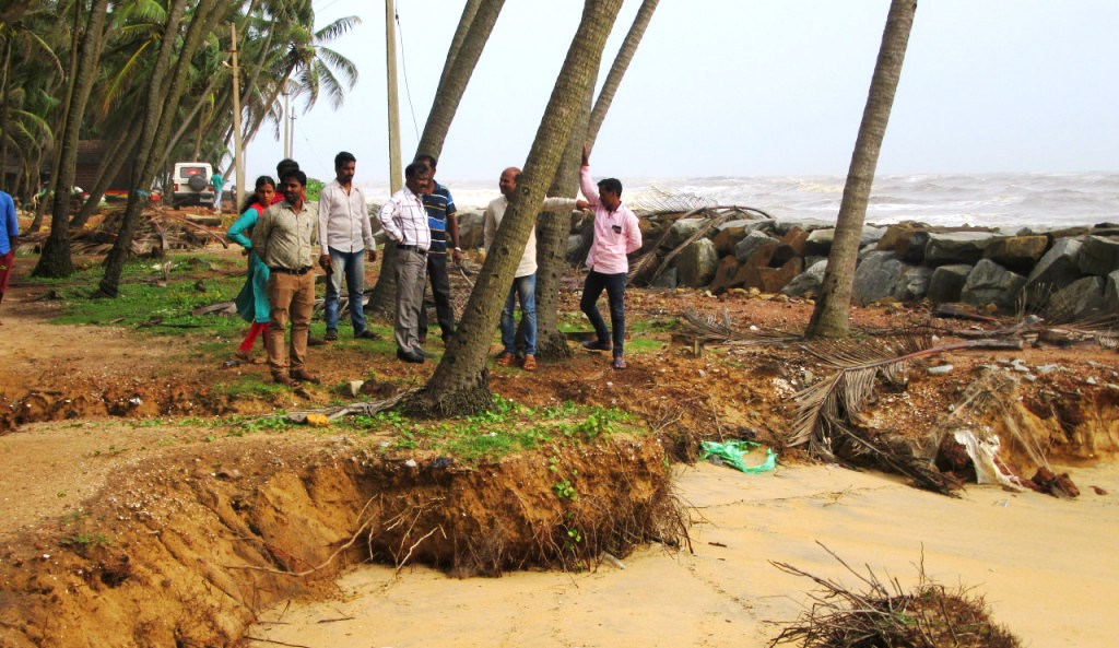 ಭಟ್ಕಳ: ಹೊನ್ನೆಗದ್ದೆಯಲ್ಲಿ ಸಮುದ್ರ ಕೊರೆತ; ಗ್ರಾಮಸ್ಥರಲ್ಲಿ ಆತಂಕ