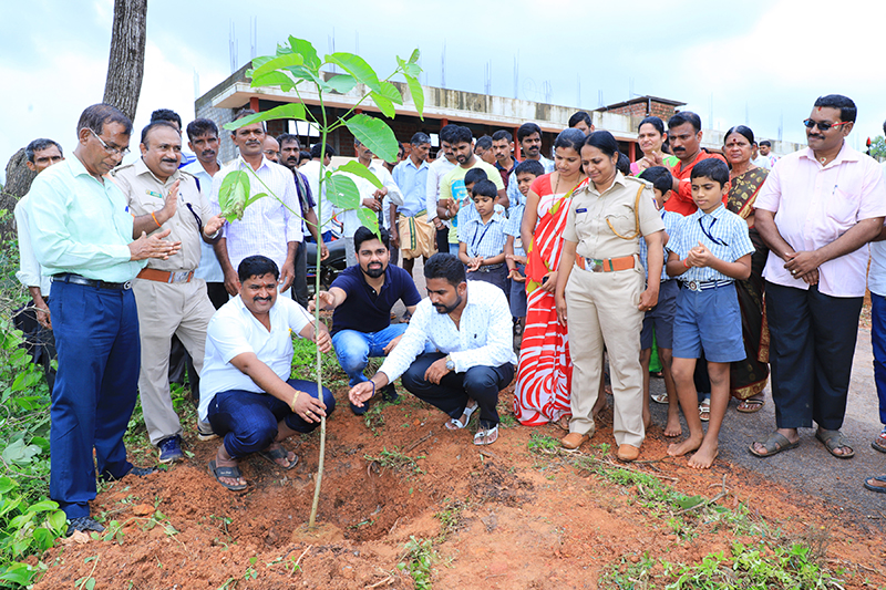 ದಡ್ಡಲಕಾಡು ಸರಕಾರಿ ಶಾಲೆಯಲ್ಲಿ ವನಮಹೋತ್ಸವ