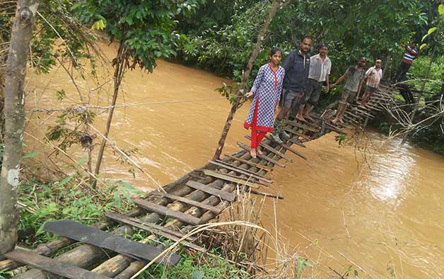ಚಿಕ್ಕಮಗಳೂರಿನಲ್ಲಿ ಮೂಲಸೌಕರ್ಯ ವಂಚಿತ ಹಲವು ಗ್ರಾಮಗಳು: ಕಾಲು ಸಂಕ, ಸಾರಗಳ ಮೂಲಕ ಜೀವನ