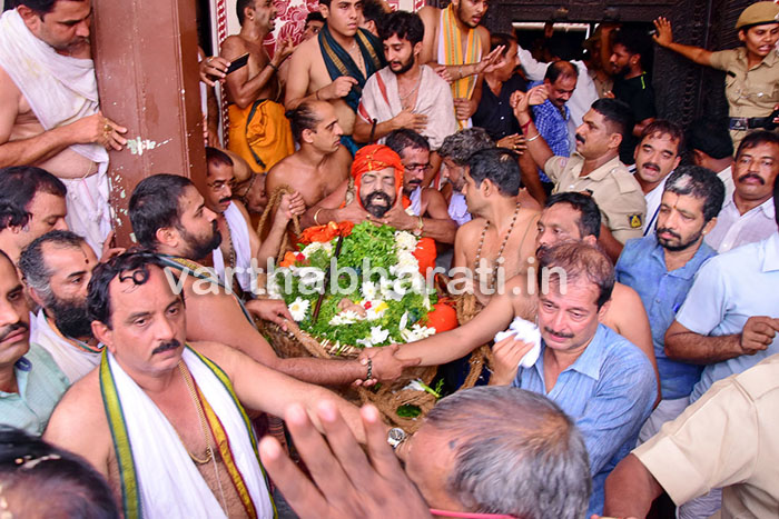 ಶಿರೂರು ಶ್ರೀ ಸಂಶಯಾಸ್ಪದ ಸಾವು ಪ್ರಕರಣ: ಮರಣೋತ್ತರ ಪರೀಕ್ಷೆಯ ಬಳಿಕ ಮೃತದೇಹ ಮಠಕ್ಕೆ ತರುವುದಕ್ಕೆ ವಿರೋಧ?