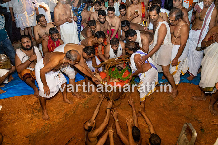 ಶೀರೂರು ಮೂಲ ಮಠದಲ್ಲಿ ಶಿರೂರು ಸ್ವಾಮೀಜಿ ಅಂತ್ಯಕ್ರಿಯೆ