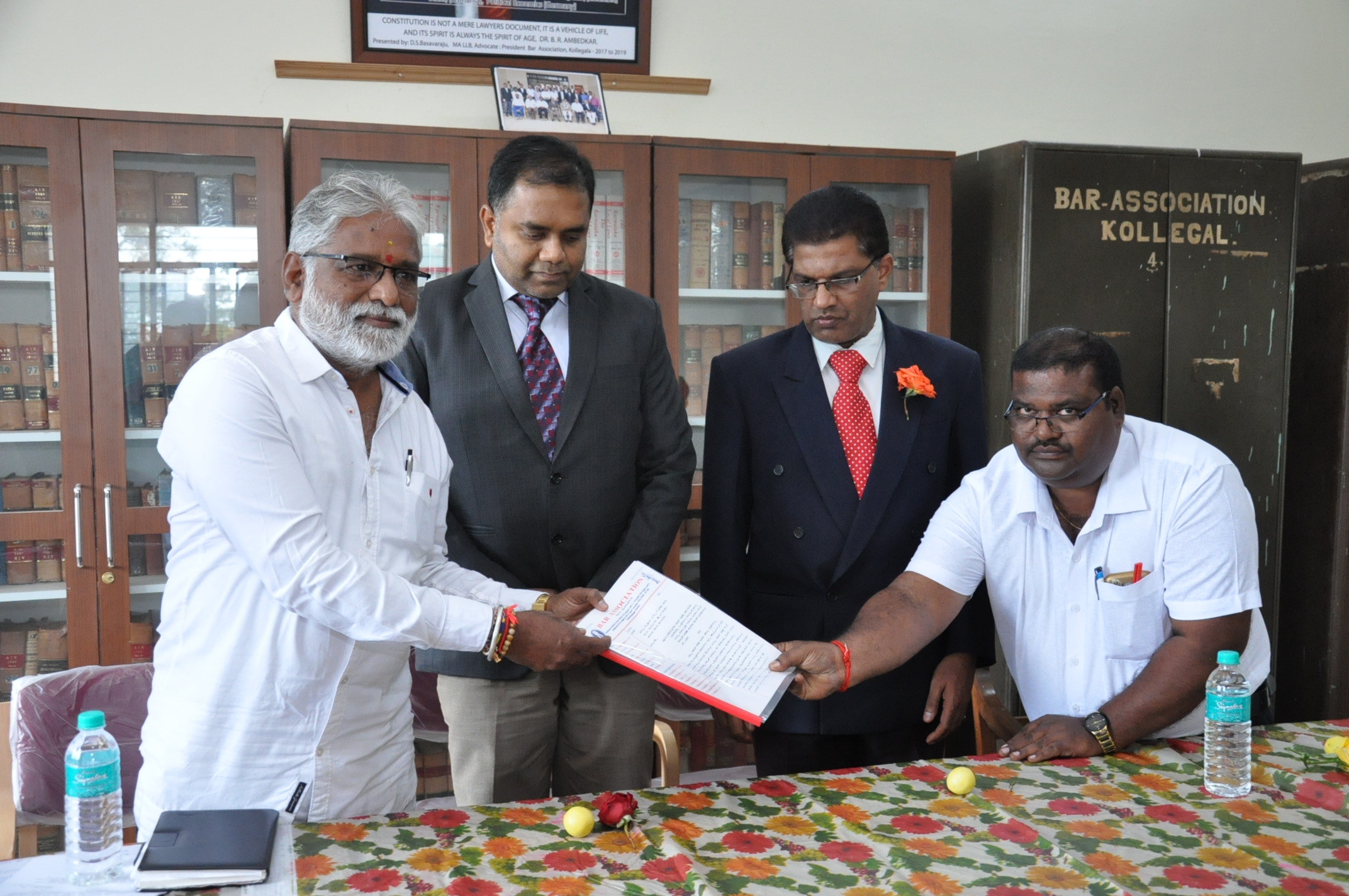ಕೊಳ್ಳೇಗಾಲ: ವಕೀಲರ ಸಂಘದ ವತಿಯಿಂದ ಸಚಿವ ಎನ್.ಮಹೇಶ್ ರಿಗೆ ಸನ್ಮಾನ