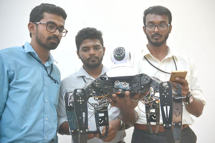 ಸಪ್ತಗಿರಿ ಇಂಜಿನಿಯರಿಂಗ್ ಕಾಲೇಜ್ ವಿದ್ಯಾರ್ಥಿಗಳಿಂದ ನೂತನ ರೋಬೋಟ್, ವಾಕಿಂಗ್ ಸ್ಟಿಕ್ ಸಂಶೋಧನೆ