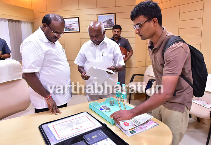 ಹಿಮಾಲಯ ಪರ್ವತ ಏರಿದ ಅರಣ್ಯ ರಕ್ಷಕ ವಿಕ್ರಮ್‌ಗೆ ಸಿಎಂ ಅಭಿನಂದನೆ