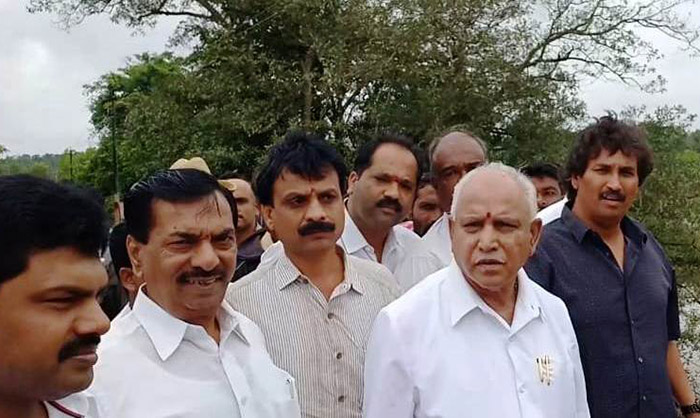 ಸೊರಬ: ರೈತರ ಸಂಕಷ್ಟಗಳಿಗೆ ನೆರವಾಗುವಂತೆ ಅಧಿಕಾರಿಗಳಿಗೆ ಯಡಿಯೂರಪ್ಪ ಸೂಚನೆ