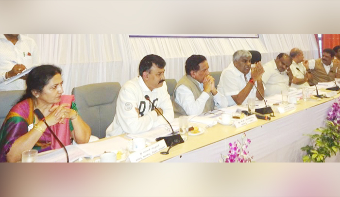 ಕೊಡಗಿನ ರಸ್ತೆಗಳ ಅಭಿವೃದ್ಧಿಗೆ 500 ಕೋಟಿ ಬೇಕು: ಸಿಎಂ ಗೆ ಮನವಿ ಸಲ್ಲಿಸಿದ ಎಂಎಲ್‍ಸಿ ವೀಣಾ ಅಚ್ಚಯ್ಯ