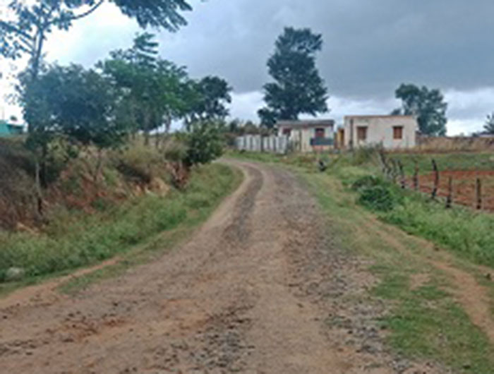 ಹನೂರು: ಹದಗೆಟ್ಟ ಕುಡುವಾಳೆ ಗ್ರಾಮದ ರಸ್ತೆ ದುರಸ್ತಿಗೆ ಆಗ್ರಹ