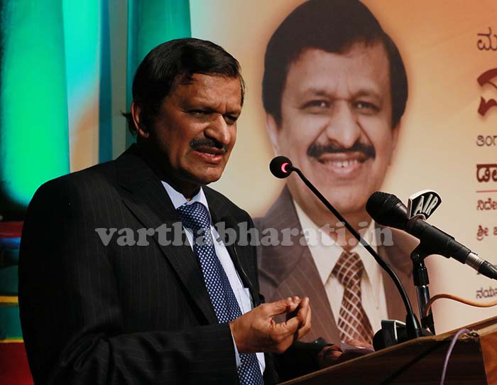 ನಕಾರಾತ್ಮಕ ಚಿಂತನೆ ಸಾಮಾಜಿಕ ಭಯೋತ್ಪಾದನೆಯಿದ್ದಂತೆ: ಡಾ.ಸಿ.ಎನ್.ಮಂಜುನಾಥ್