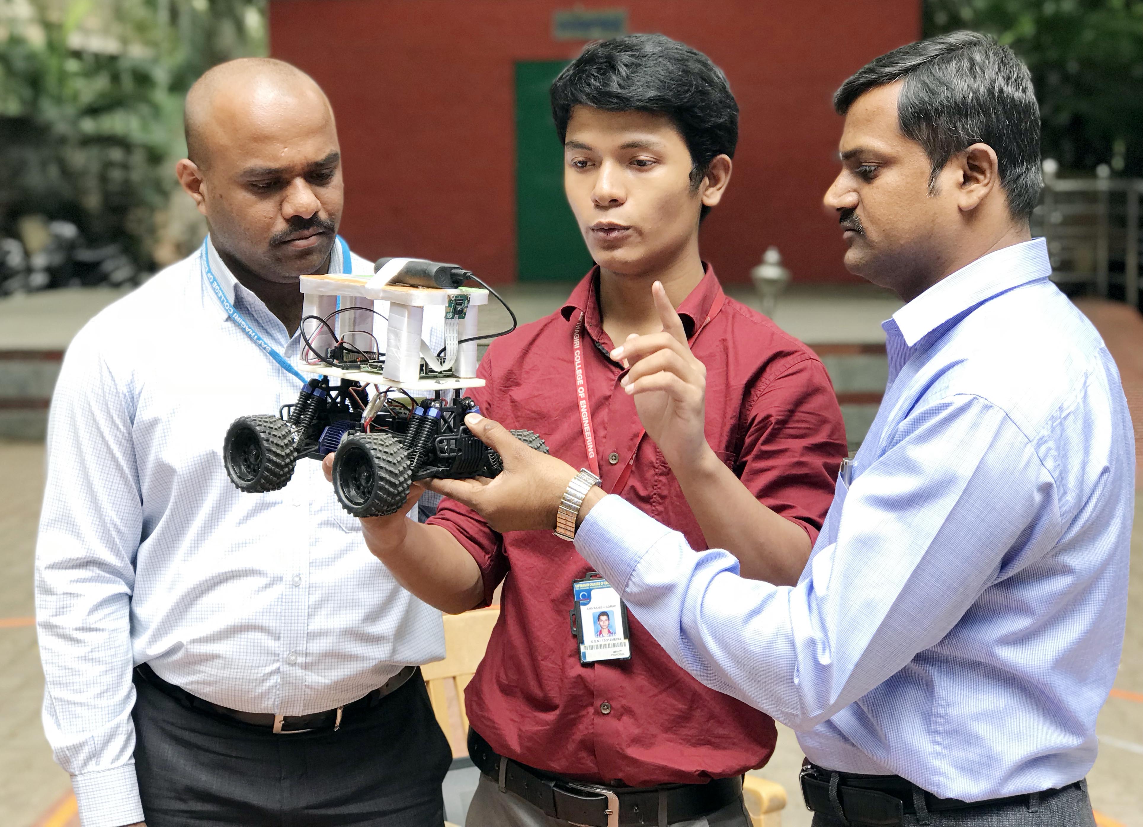 ಬೆಂಗಳೂರು: ಸಪ್ತಗಿರಿ ಇಂಜಿನಿಯರಿಂಗ್ ವಿದ್ಯಾರ್ಥಿಗಳಿಂದ ಚಾಲಕ ರಹಿತ ಕಾರು ಆವಿಷ್ಕಾರ